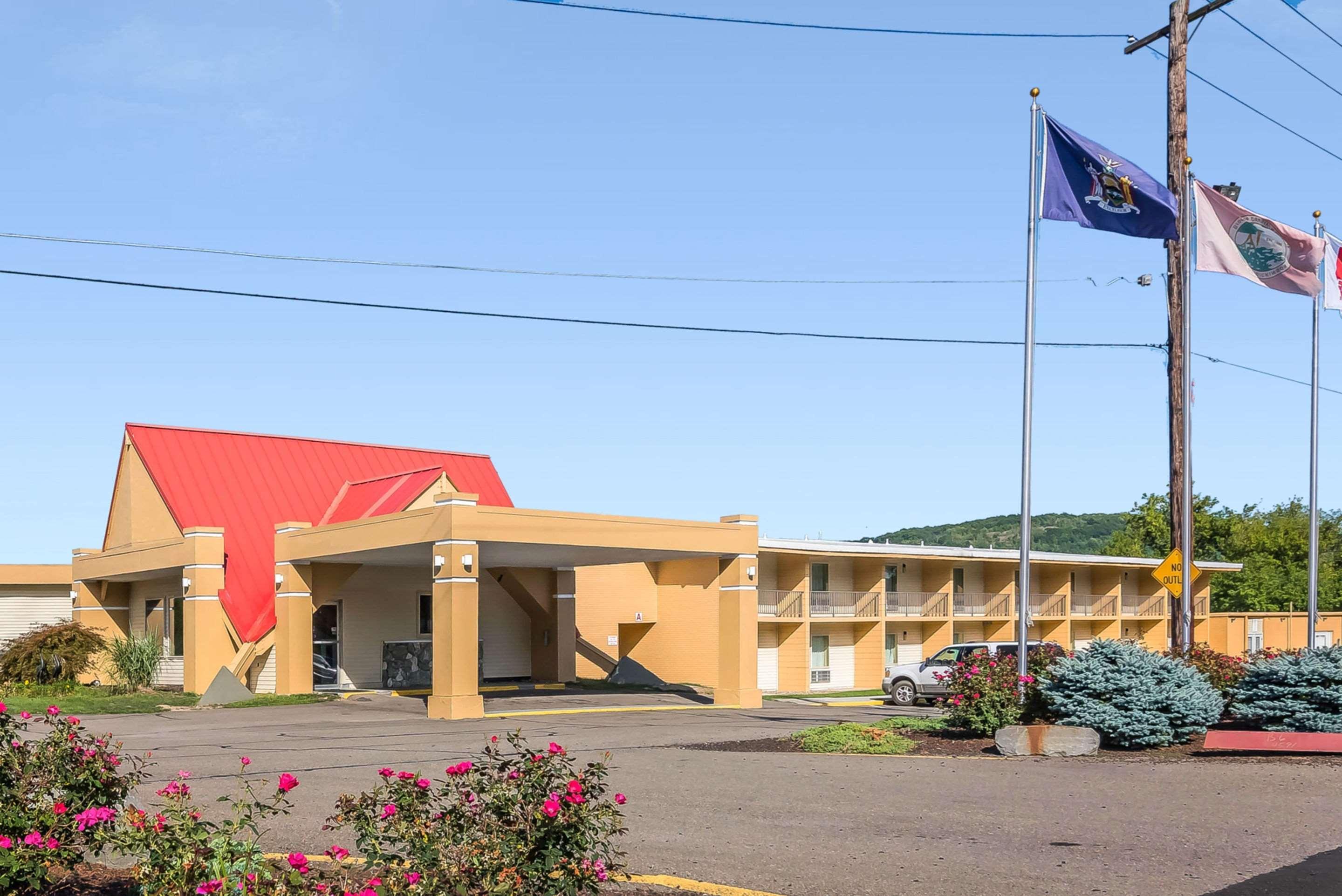 Econo Lodge Inn & Suites Binghamton Exteriör bild