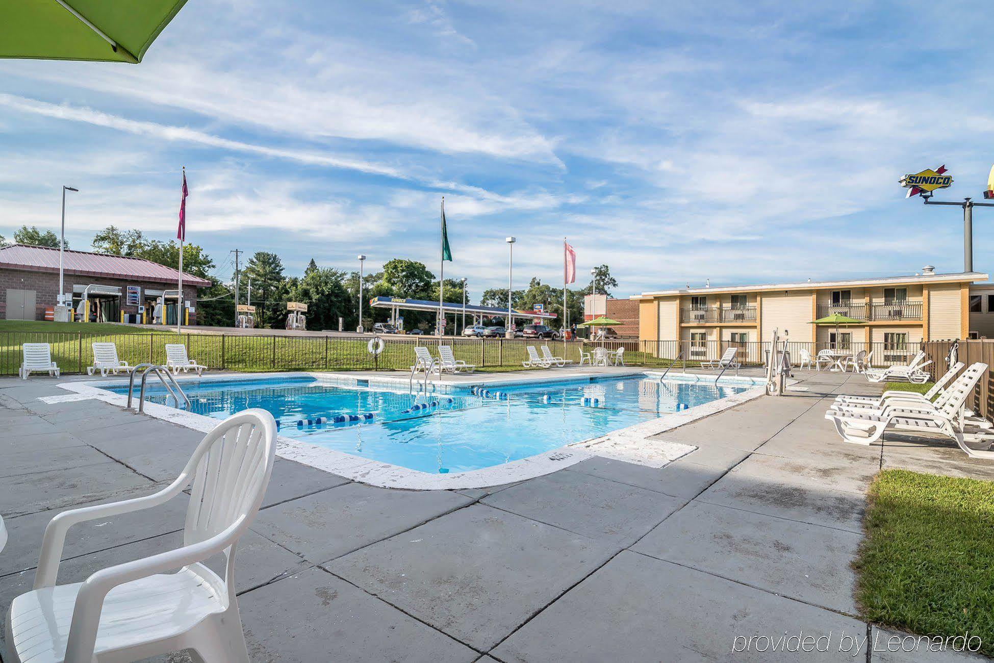 Econo Lodge Inn & Suites Binghamton Exteriör bild