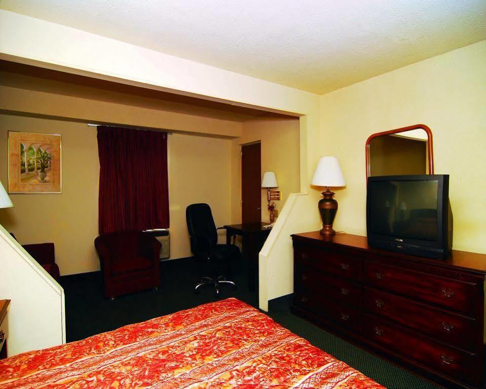 Econo Lodge Inn & Suites Binghamton Exteriör bild